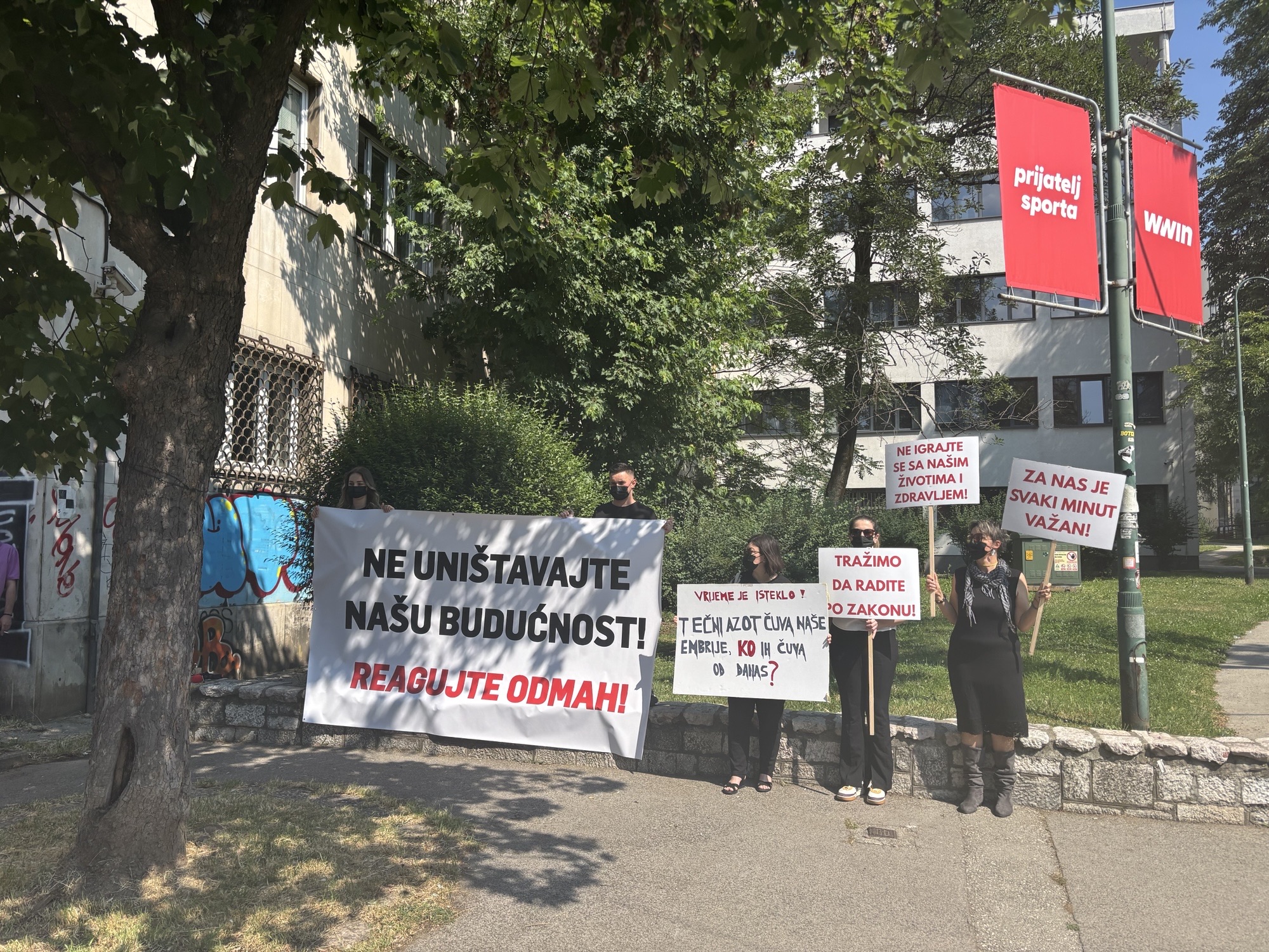 Pacijenti izašli na protest: Embriji bez stručnog nadzora